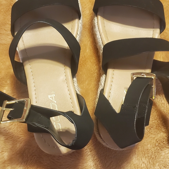 Platforms Sandals - Picture 3 of 4